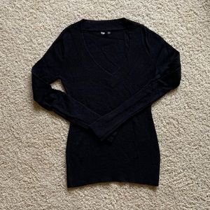 Women’s black v neck sweater